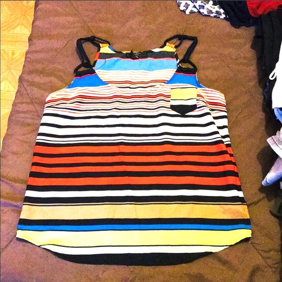 Colorful top 😊 - Picture 2 of 7